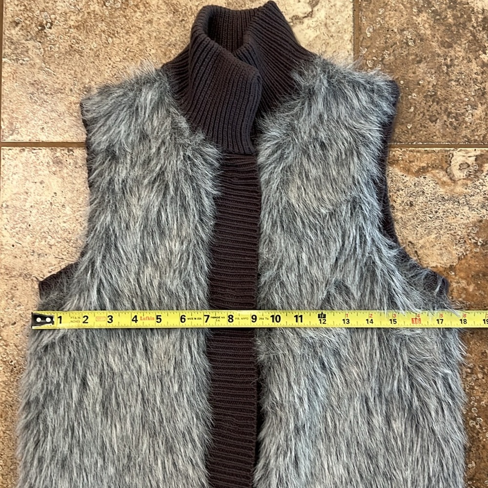 Elle Womens Sleeveless Faux Fur Snap Up Sweater Vest Size Medium Gray - Picture 10 of 13